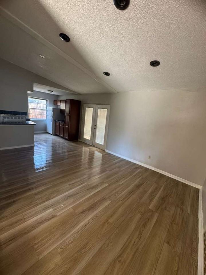 3809 Yellowstone St - Photo 5 of 22