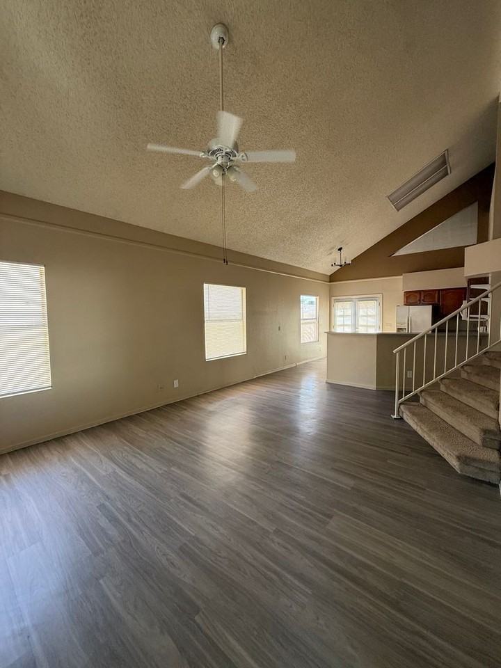 441 S Maple #10 - Photo 3 of 21