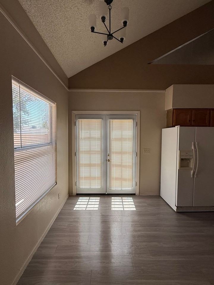 441 S Maple #10 - Photo 4 of 21
