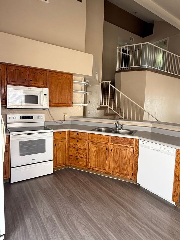 441 S Maple #10 - Photo 7 of 21