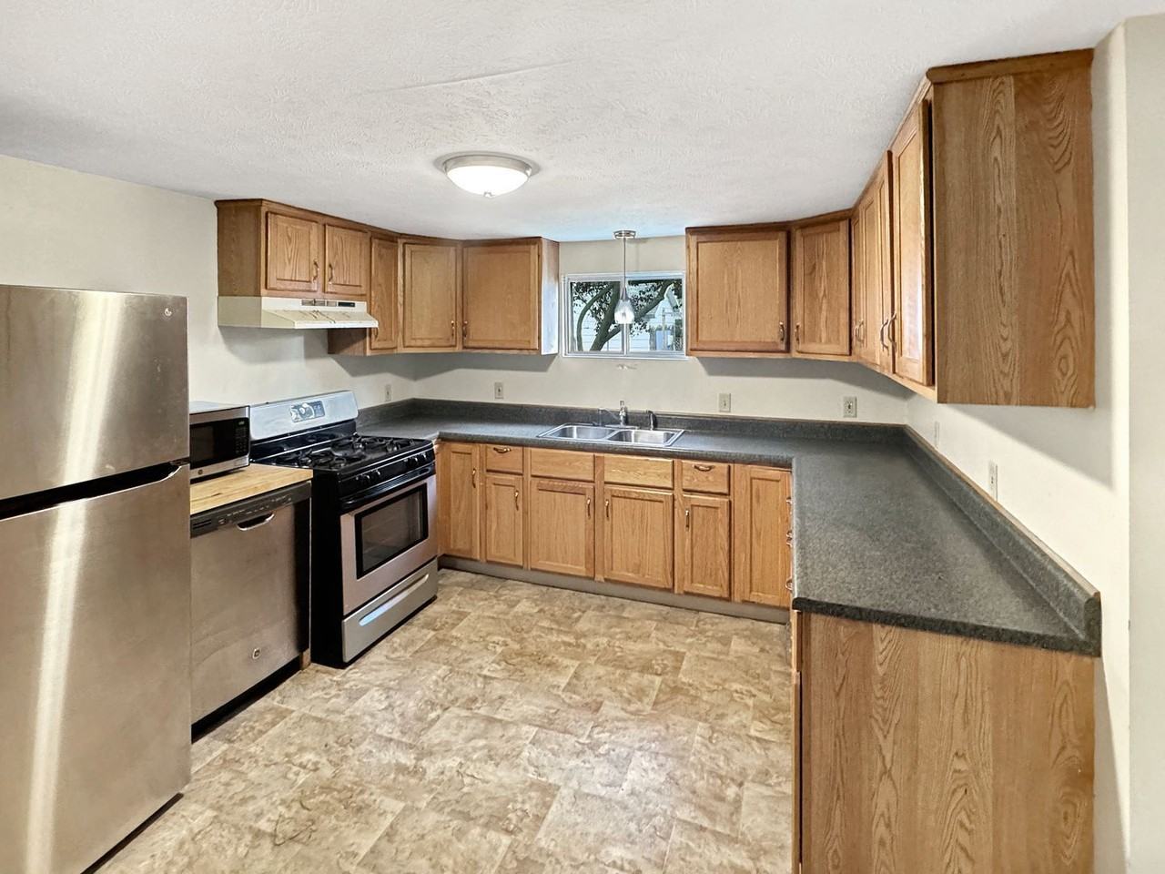 314 Indiana Ave Nw - Photo 2 of 9