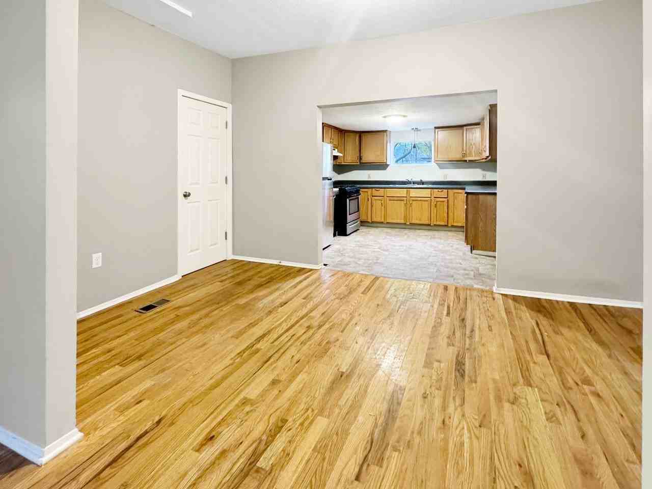 314 Indiana Ave Nw - Photo 3 of 9