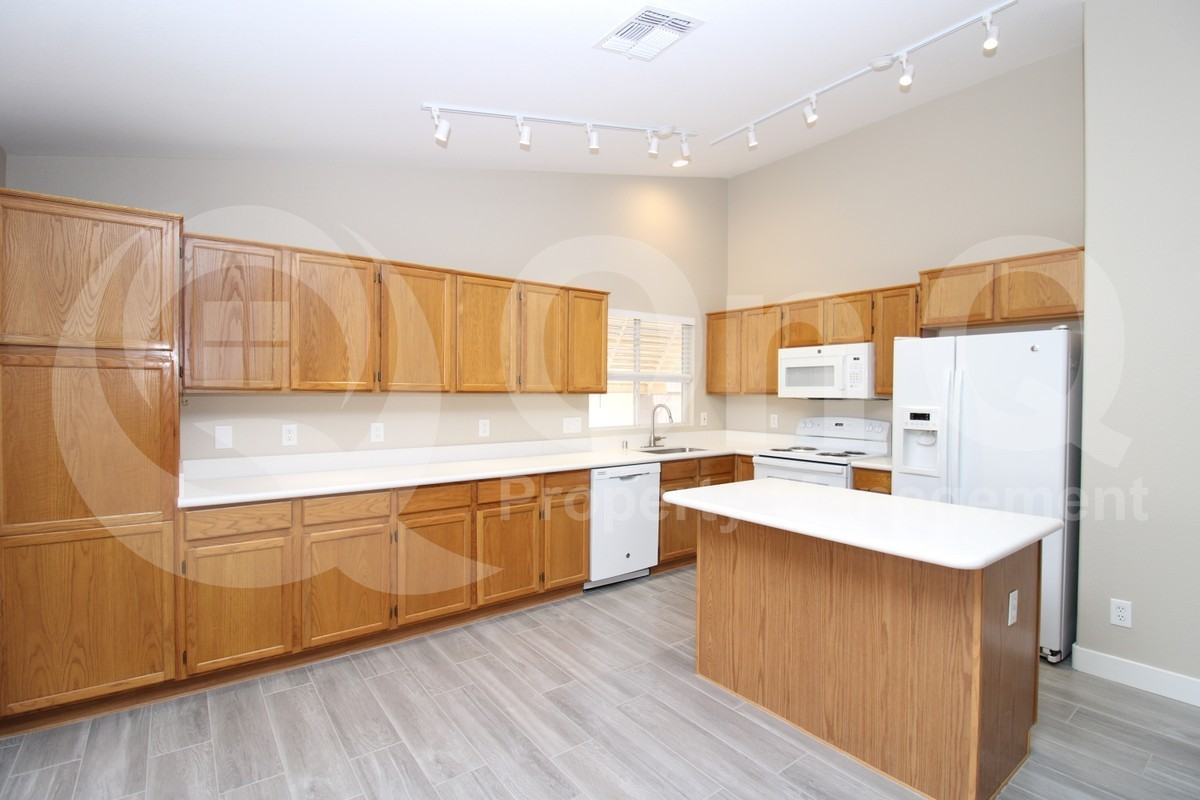 8791 W Marconi Ave - Photo 3 of 24