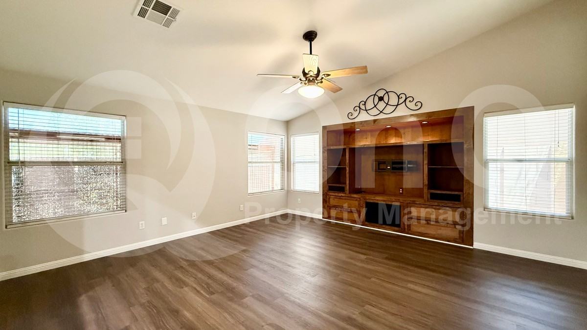 800 N Soho Pl - Photo 4 of 28
