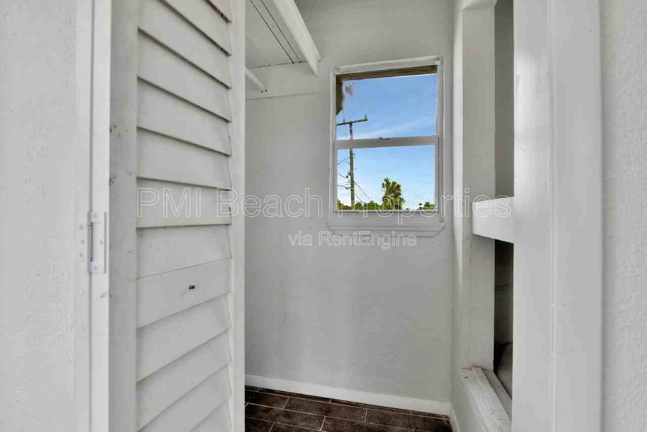 825 Truman St #4 - Photo 5 of 22