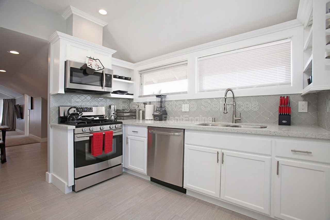 2984 E St #2 - Photo 2 of 17