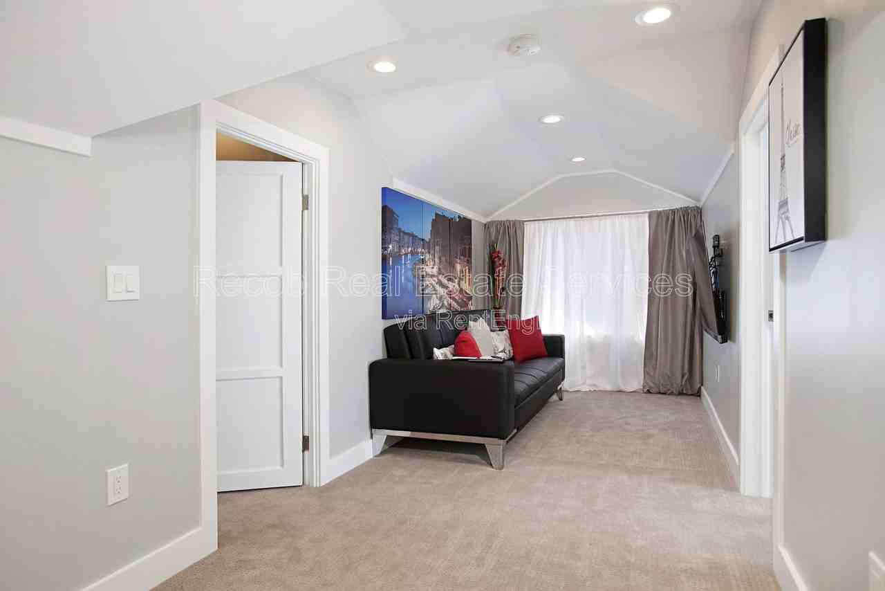 2984 E St #2 - Photo 4 of 17