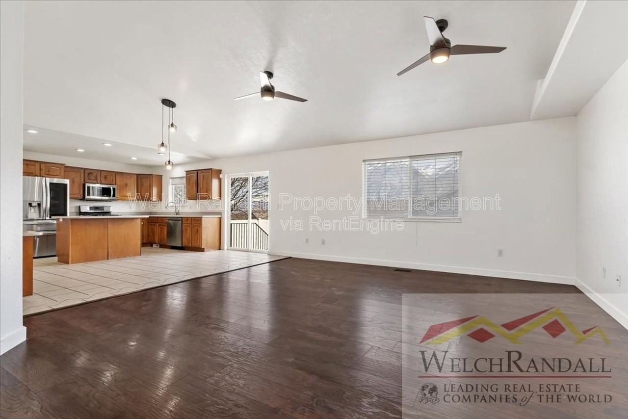 179 E 2200 S - Photo 4 of 38