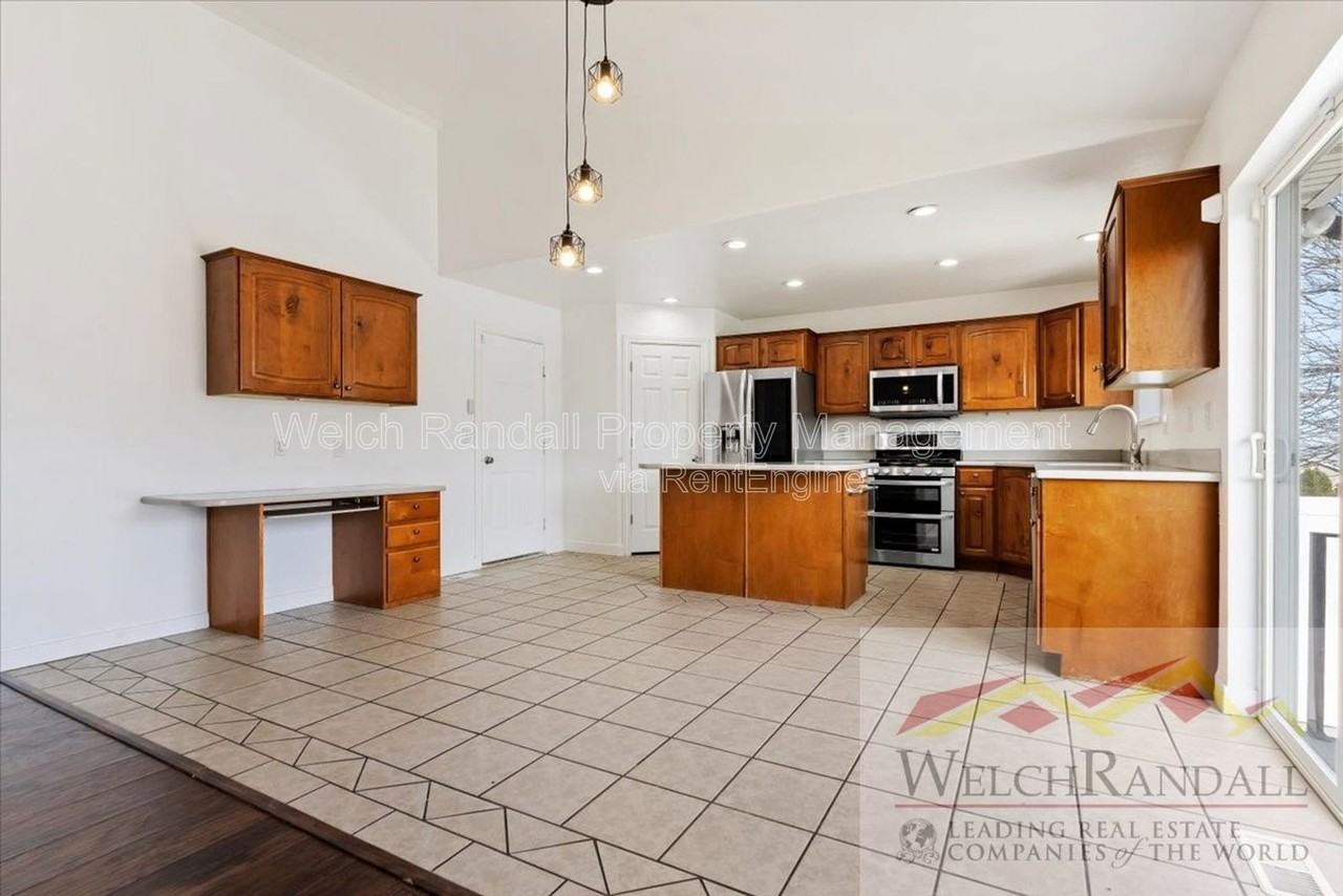 179 E 2200 S - Photo 6 of 38
