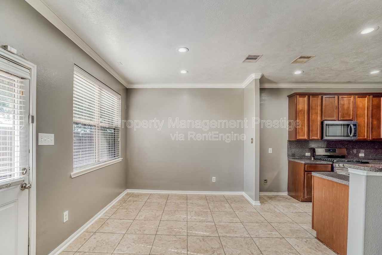 10707 Fuqua Glen Ln - Photo 3 of 15