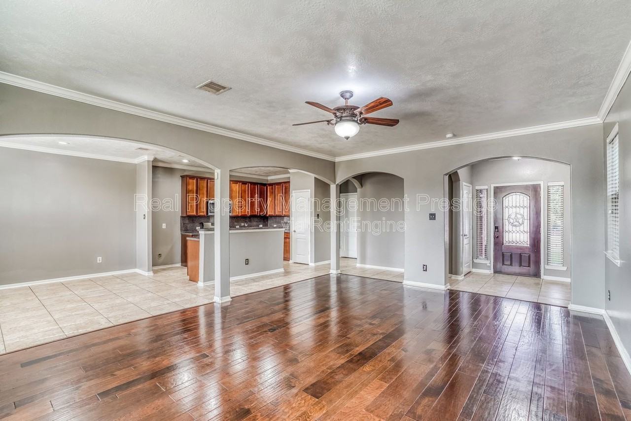 10707 Fuqua Glen Ln - Photo 4 of 15