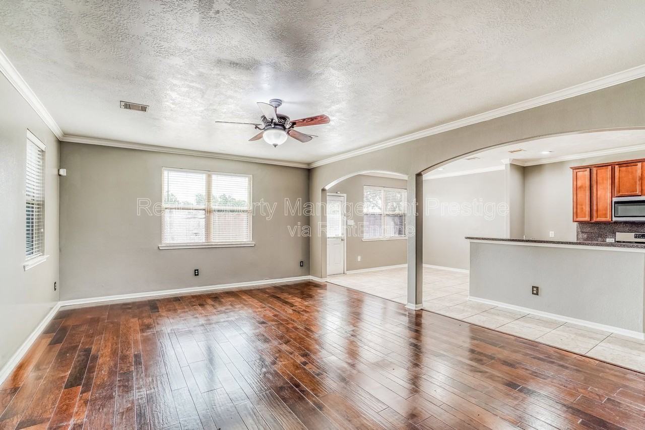 10707 Fuqua Glen Ln - Photo 5 of 15