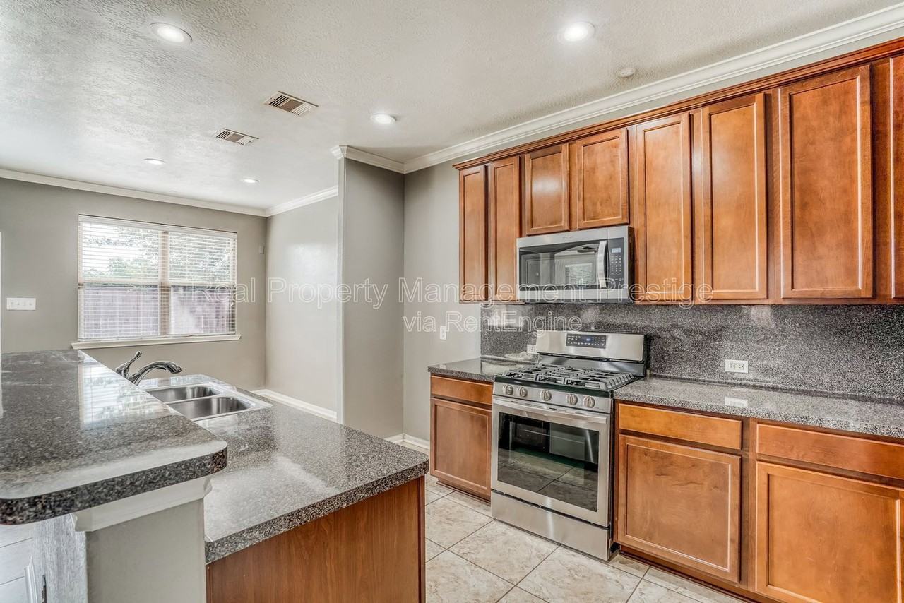 10707 Fuqua Glen Ln - Photo 6 of 15