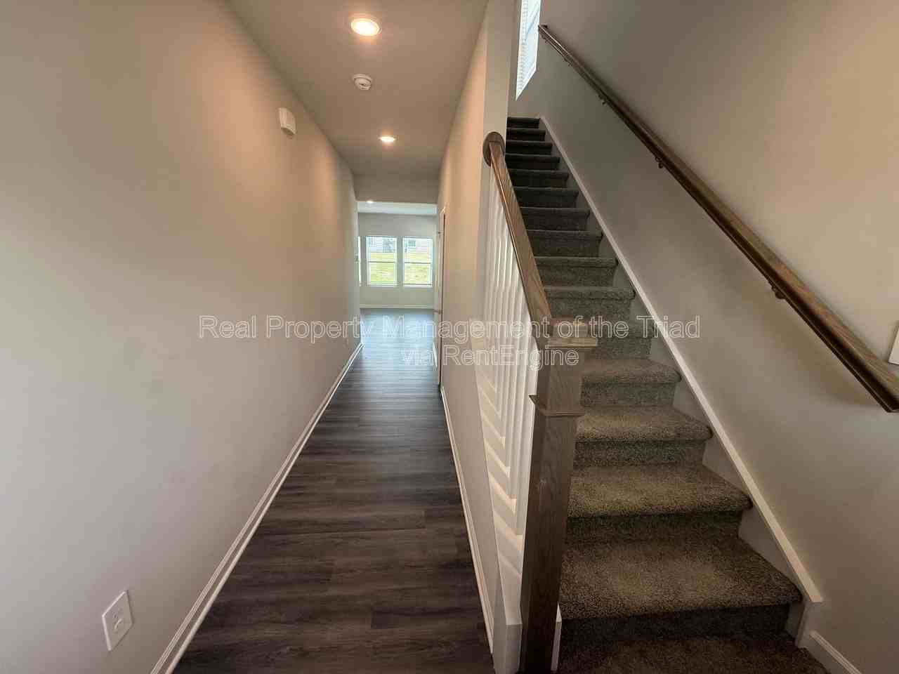 1915 Cherry Creek Rd - Photo 2 of 24