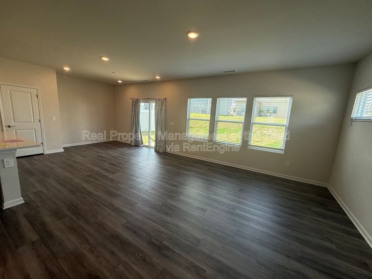 1915 Cherry Creek Rd - Photo 4 of 24