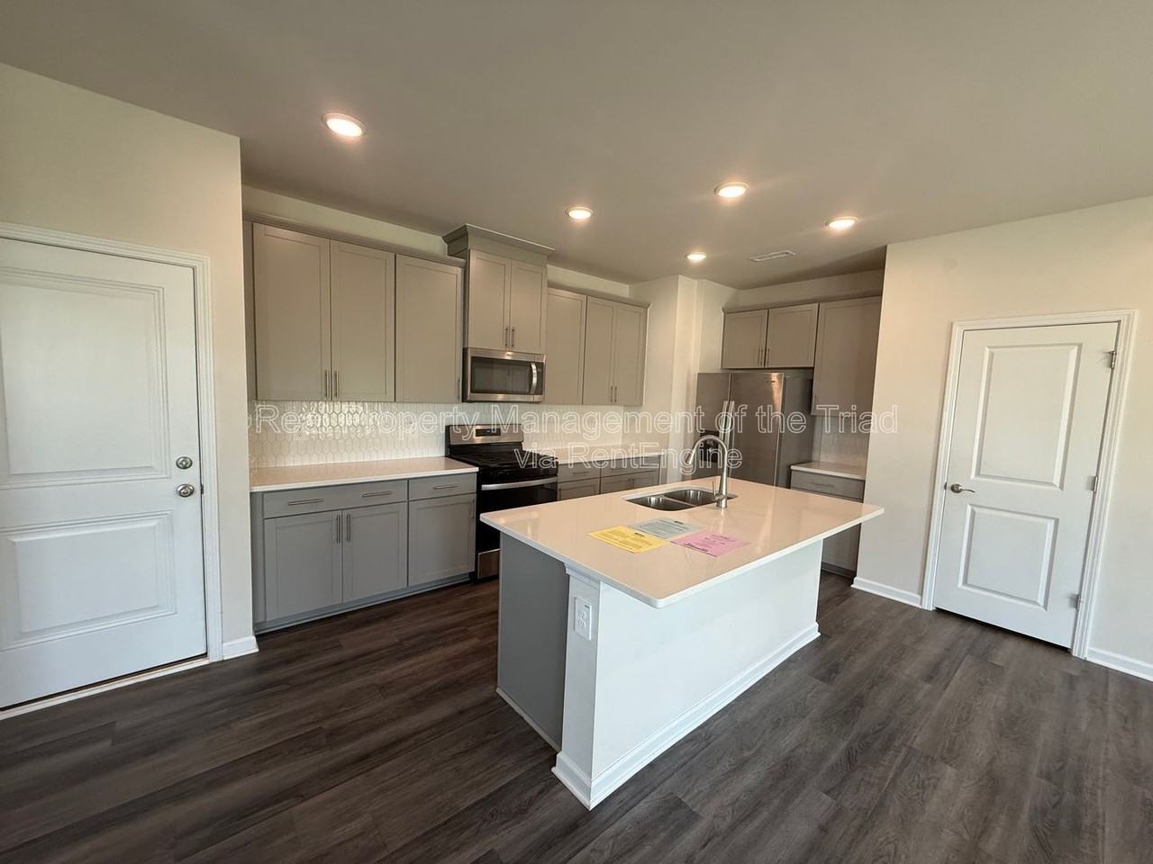 1915 Cherry Creek Rd - Photo 5 of 24