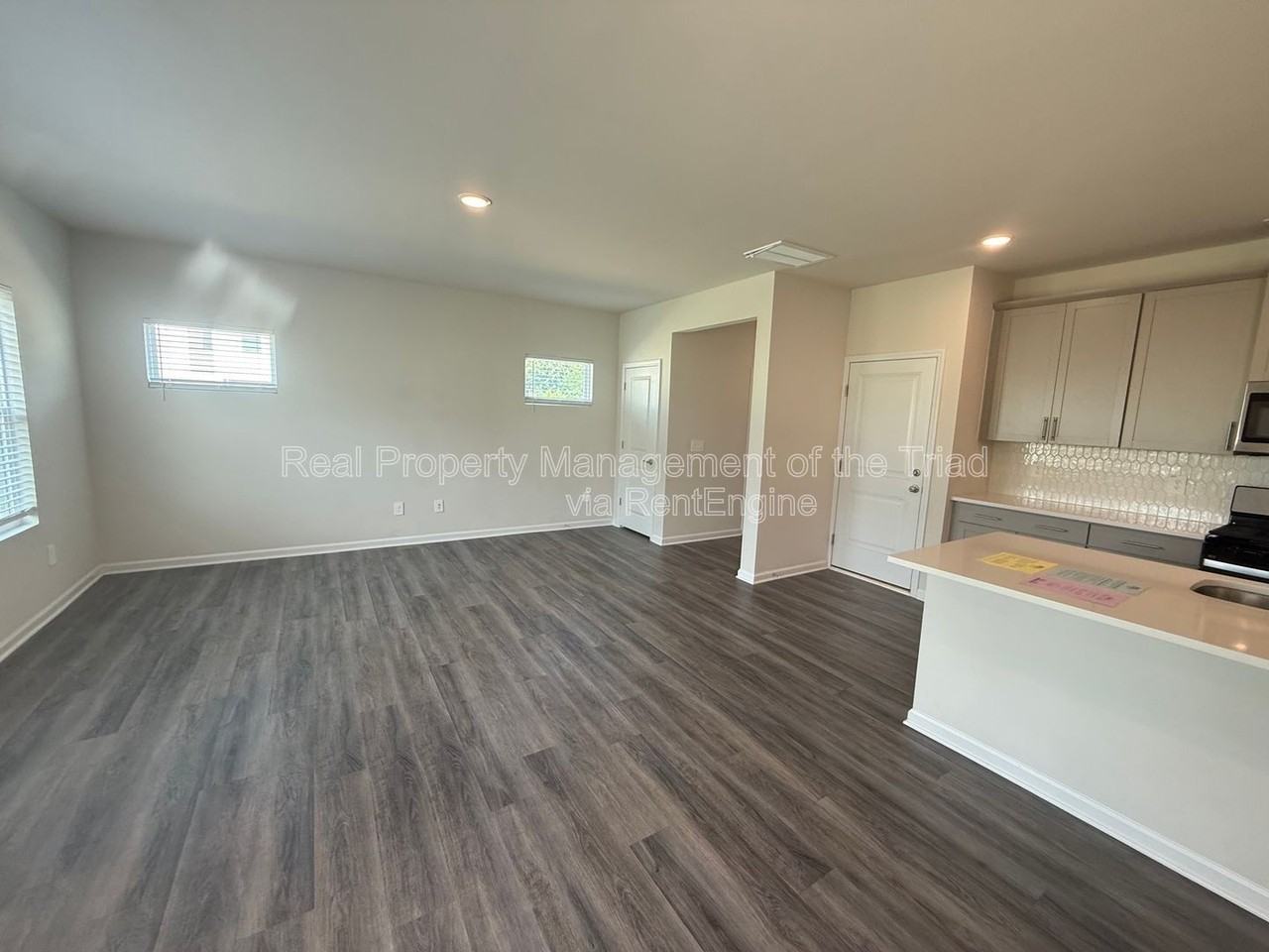 1915 Cherry Creek Rd - Photo 6 of 24