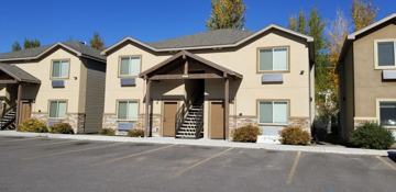 featured image of 892 Everett Pl