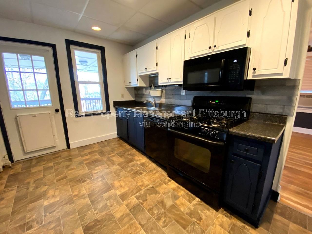 1808 Pioneer Ave - Photo 3 of 20