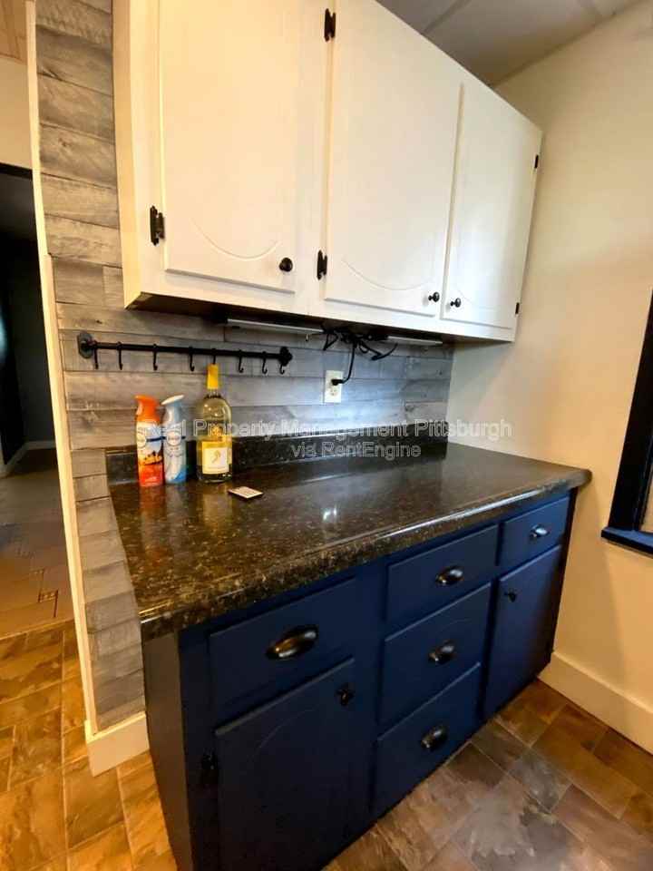 1808 Pioneer Ave - Photo 5 of 20
