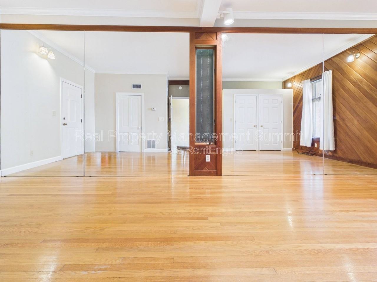 402 N Market St #A1 - Photo 3 of 17