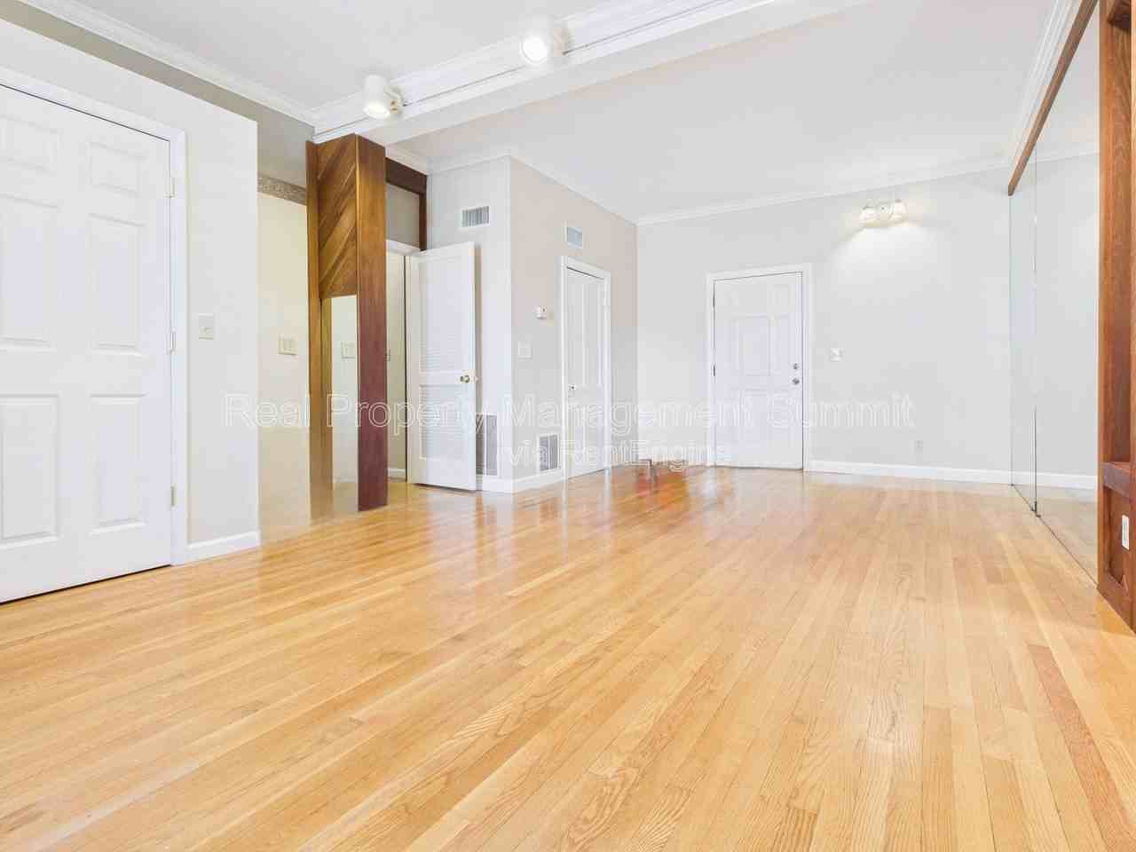 402 N Market St #A1 - Photo 4 of 17