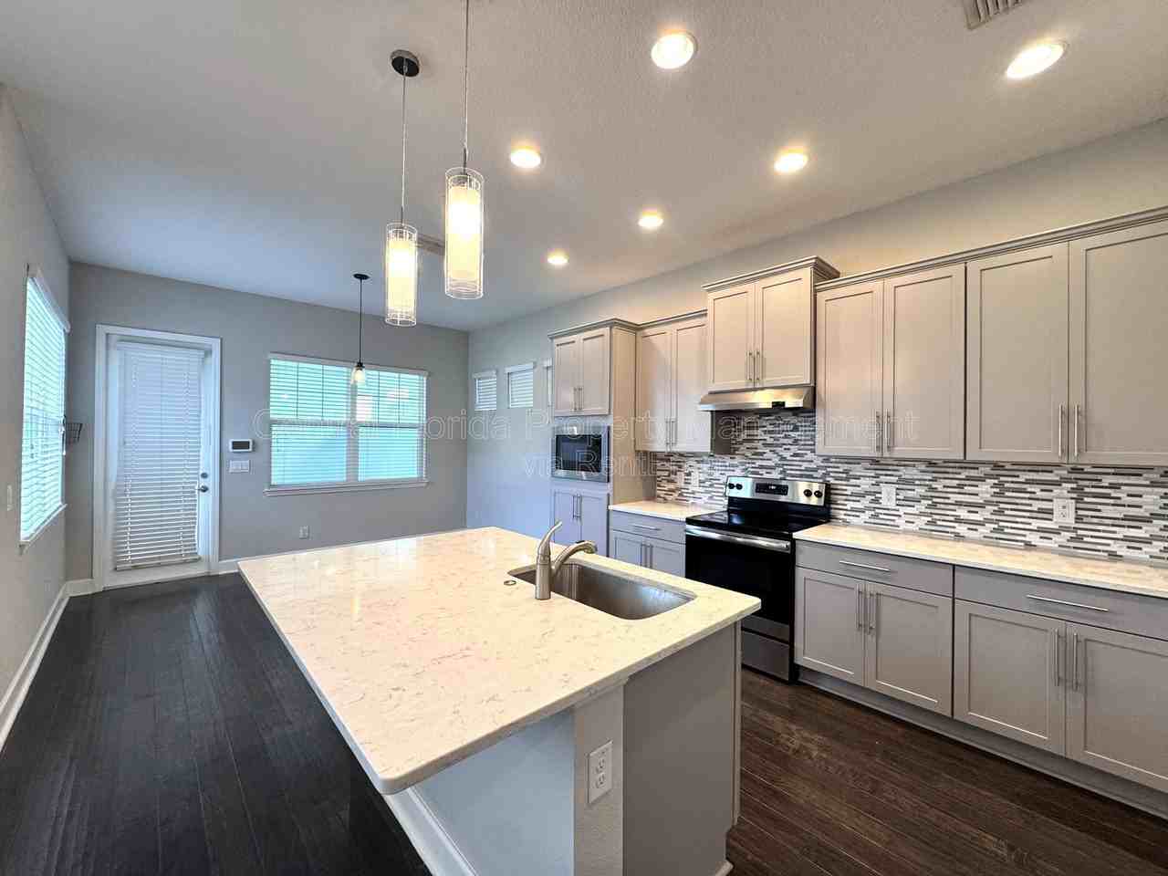 13808 Chauvin Ave - Photo 7 of 33