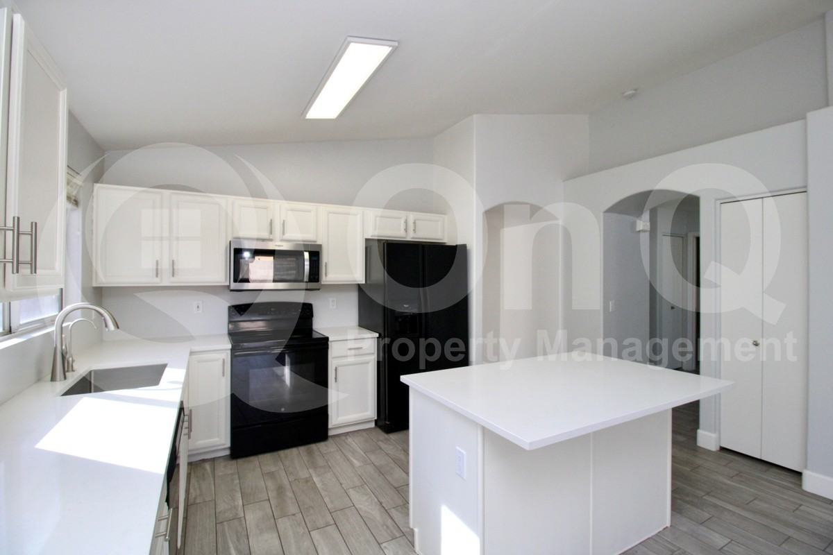208 W Jasper Dr - Photo 4 of 24