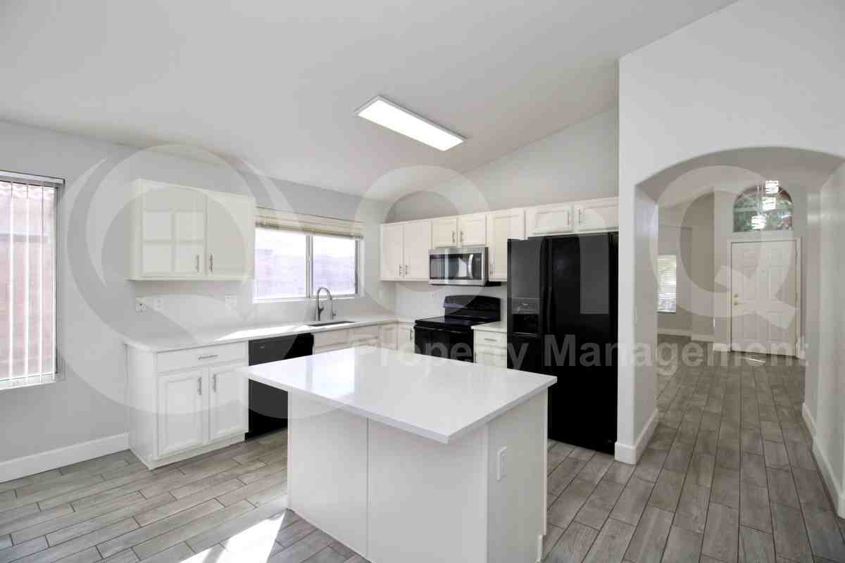 208 W Jasper Dr - Photo 6 of 24