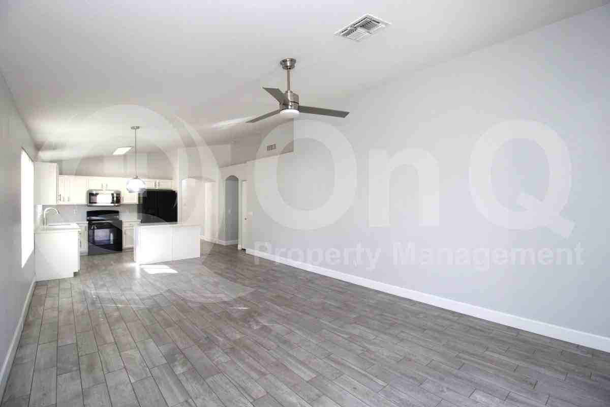 208 W Jasper Dr - Photo 7 of 24