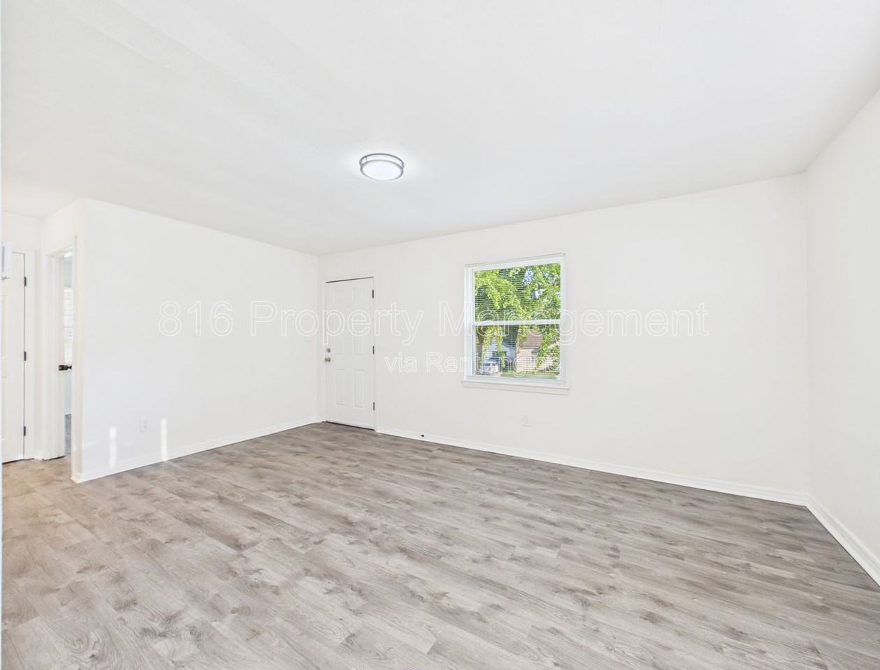 4910 Vista St - Photo 2 of 16