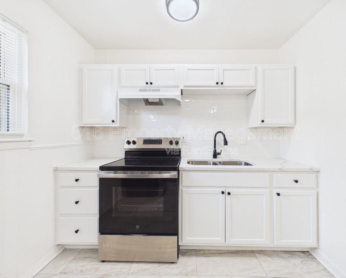 4910 Vista St - Photo 6 of 16