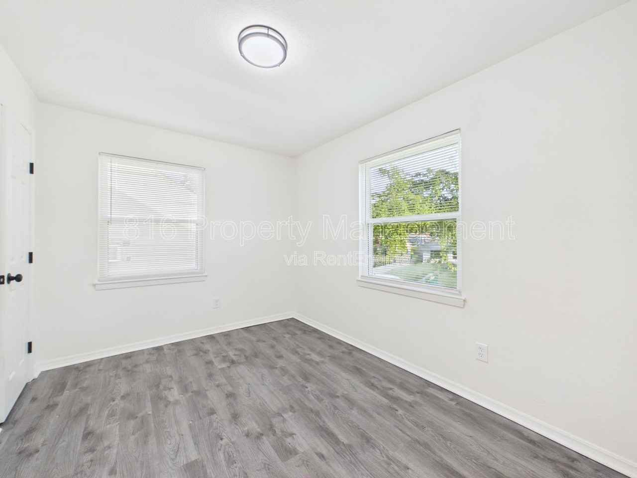 4910 Vista St - Photo 7 of 16
