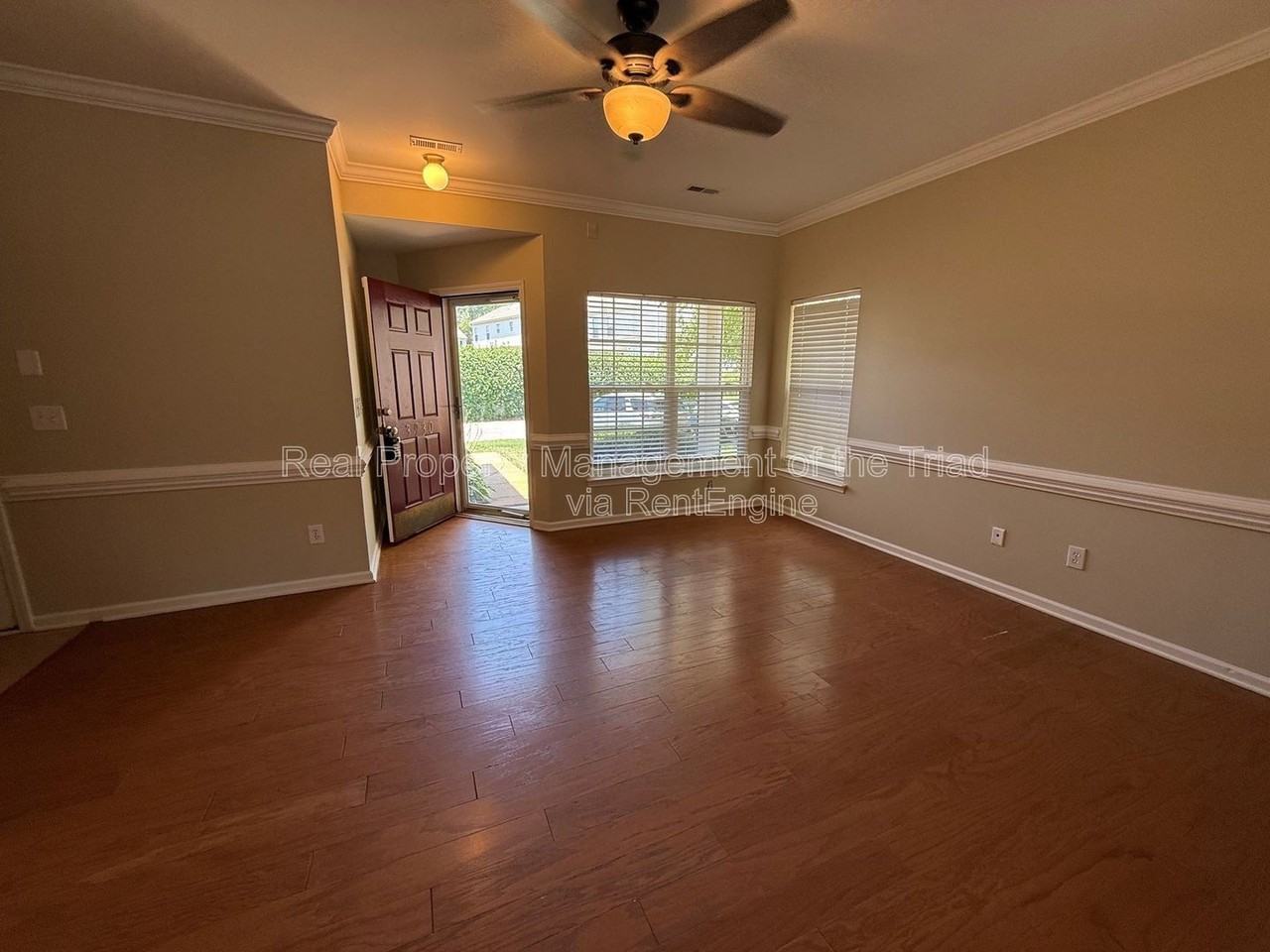 3930 Fountain Village Cir - Photo 2 of 20