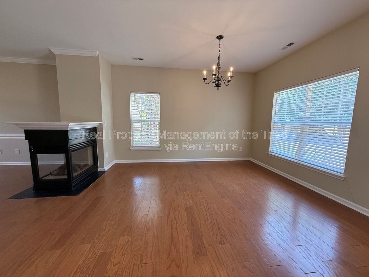 3930 Fountain Village Cir - Photo 3 of 20