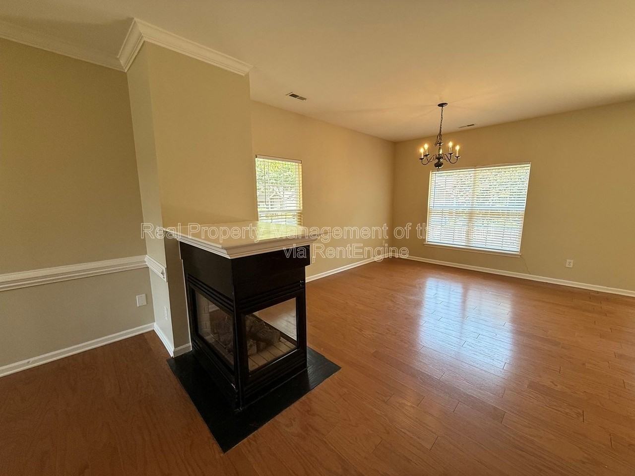 3930 Fountain Village Cir - Photo 4 of 20