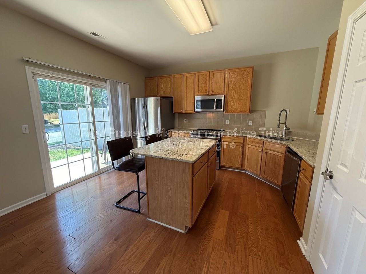 3930 Fountain Village Cir - Photo 5 of 20