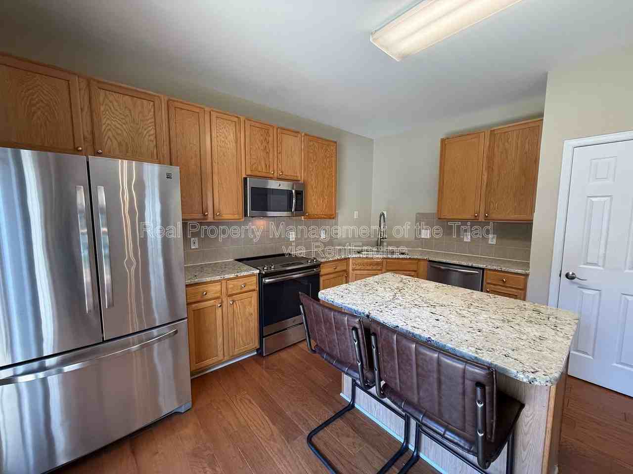 3930 Fountain Village Cir - Photo 6 of 20