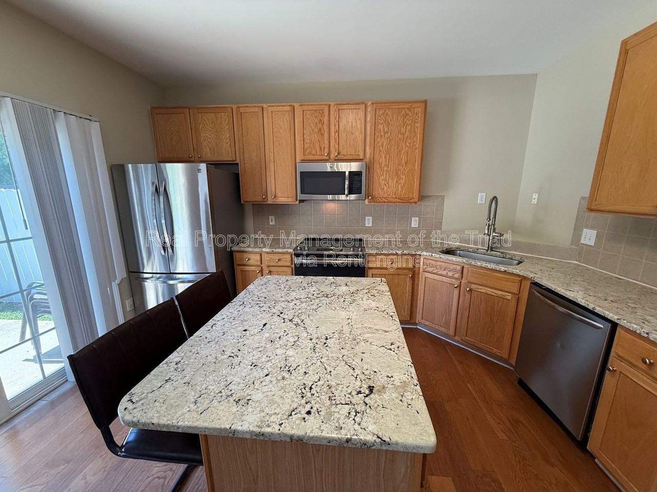 3930 Fountain Village Cir - Photo 7 of 20