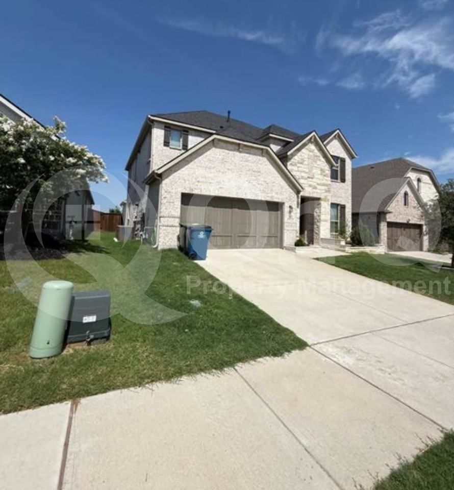 112 Baker St - Photo 2 of 26