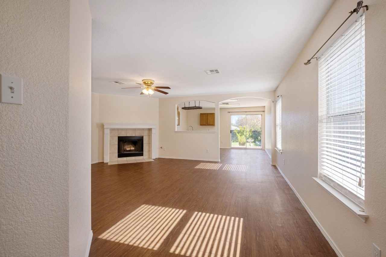 17131 Dashwood Creek Dr - Photo 4 of 22