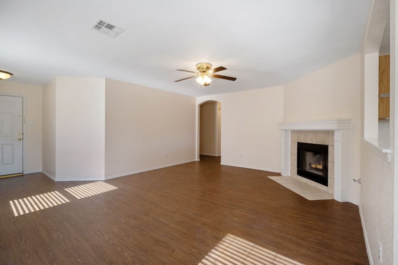 17131 Dashwood Creek Dr - Photo 5 of 22