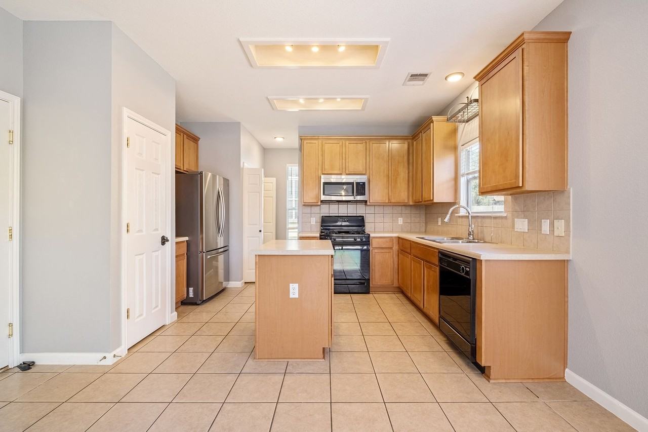 11100 Los Comancheros Rd - Photo 7 of 25