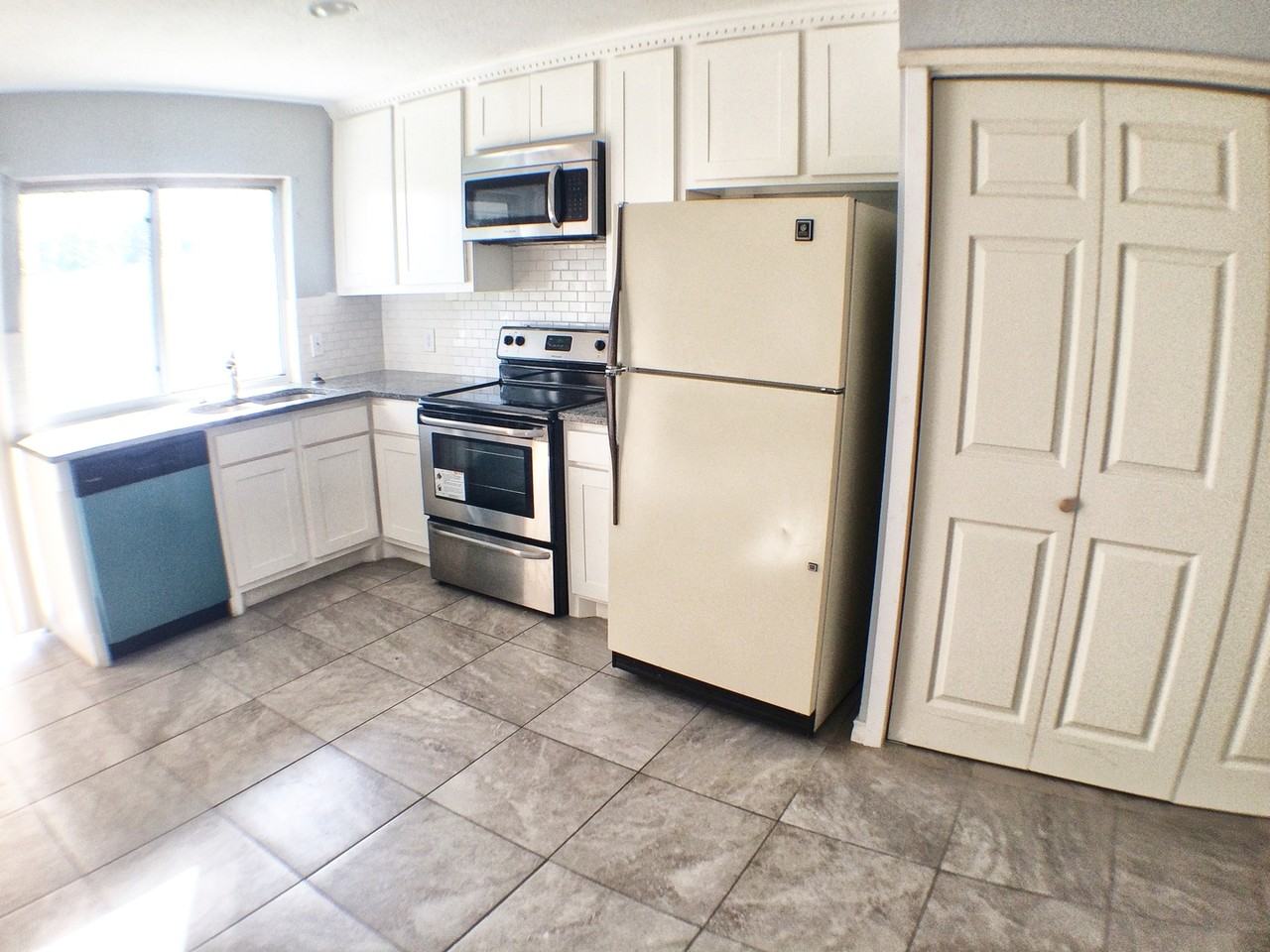 2026 Wedgewood Ln - Photo 2 of 7