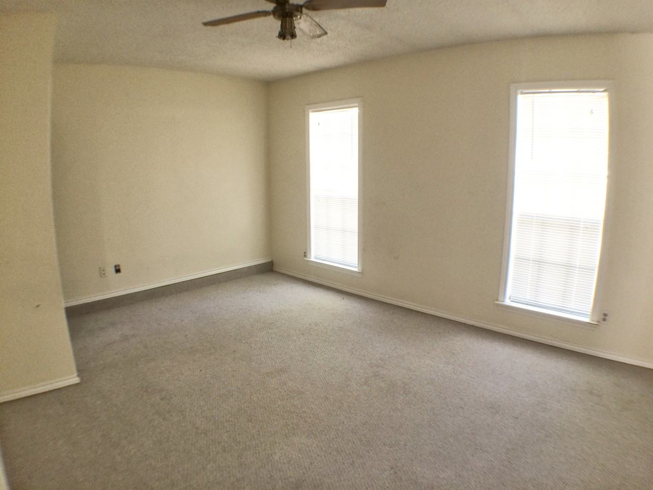 2026 Wedgewood Ln - Photo 3 of 7