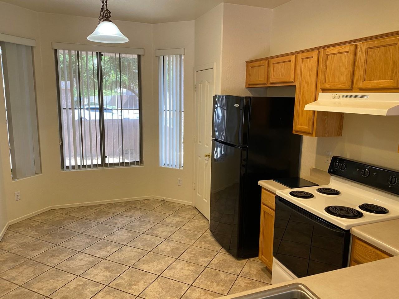 3265 E Hampton Ln - Photo 7 of 23