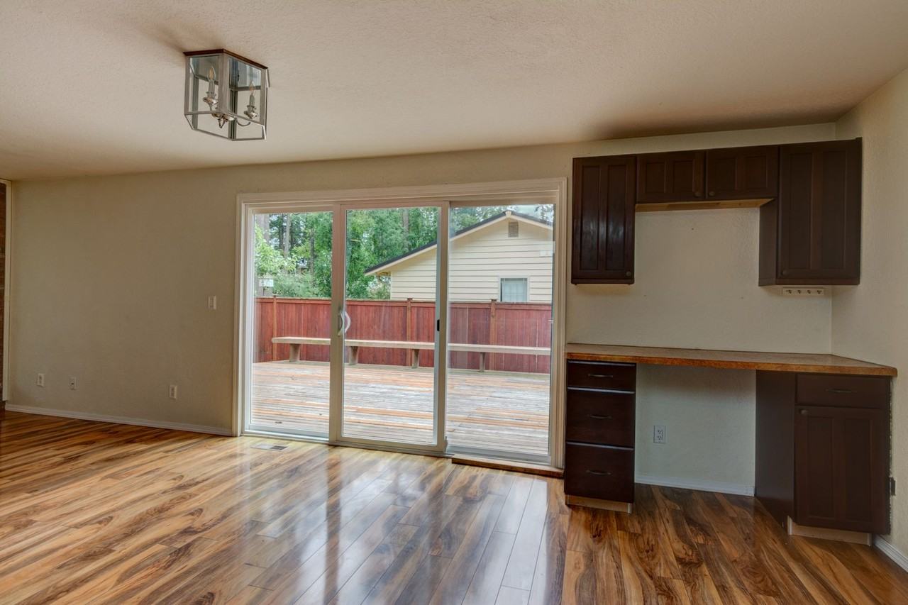 1230 Sw Ingleside Ct - Photo 4 of 28