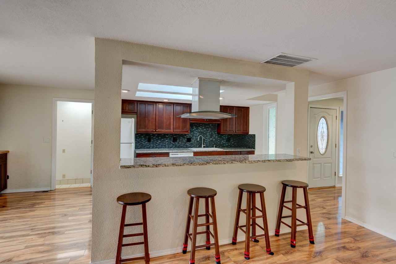 1230 Sw Ingleside Ct - Photo 6 of 28
