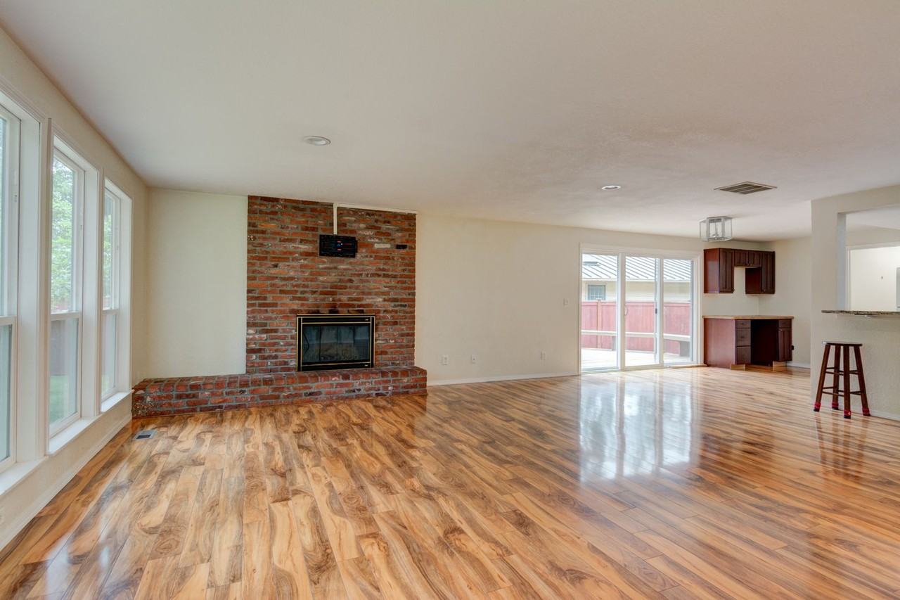 1230 Sw Ingleside Ct - Photo 7 of 28
