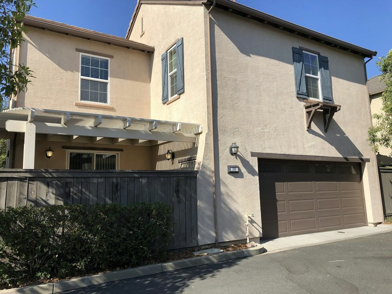 70 Chambord Way - Photo 2 of 28